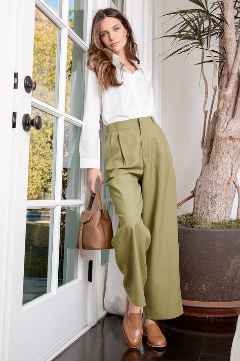 Olive Trousers Outfit, Light Green Pants Outfit, Pharmacist Outfit, Green Trousers Outfit, Olive Pants Outfit, Office Fashion Summer, Wide Pants Outfit, Green Outfits For Women, Pants With Pleats