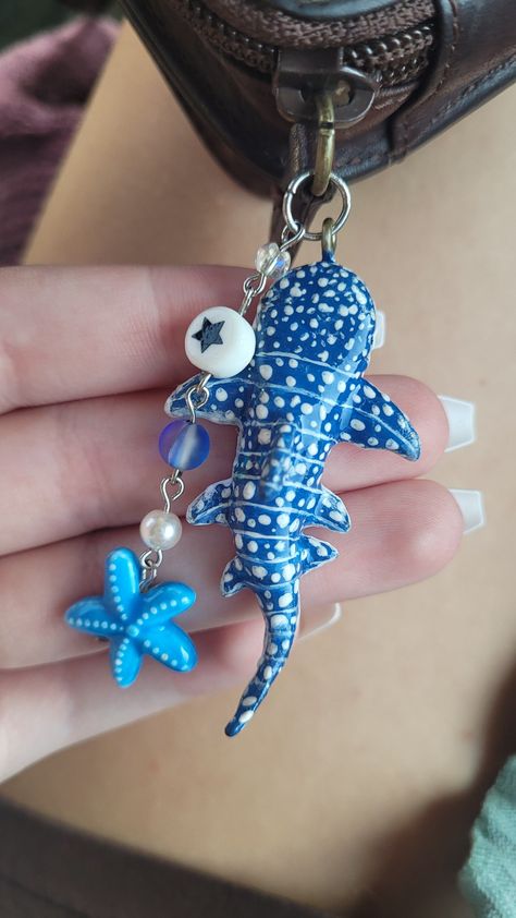 Crochet Shark Keychain, Beach Clay Ideas, Things For My Room, Cute Stuff To Make, Polymer Clay Ideas For Beginners, Paper Mache Ideas, Beachy Accessories, Kule Ting, Clay Designs