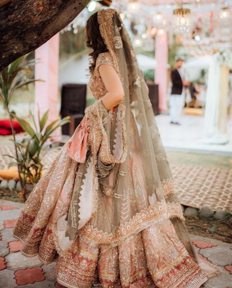 Mohsin Naveed Ranjha, Orang India, Bride Design, Pengantin India, Nikah Dress, Desi Wedding Dresses, Wedding Lehenga Designs, Indian Bride Outfits, Asian Bridal Dresses