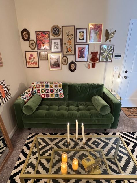 Simple Maximalist Living Room, Green Couch Gray Floor, Green Velvet Sofa Boho, Green Sofa Maximalist, Green Velvet Couch Decor, Green Couch Sitting Room, Eclectic Living Room Green Couch, Styling Green Velvet Couch, Apartment Decor Green Couch