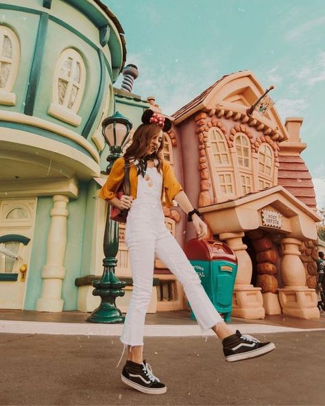 Most Instagrammable Spots in Disneyland  // Check out our blog for more! Disneyland, Disney Poses, Disney World Pictures, Mickey Balloons, Cute Disney Pictures, Disney Aesthetic, Disney Pictures, One Week, Ferris Wheel