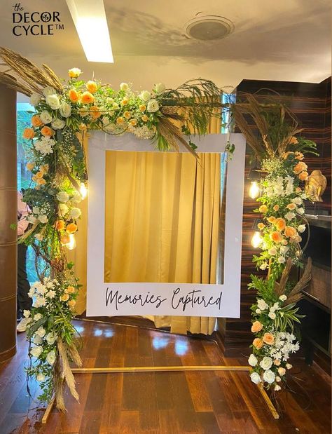 Photo Wall Ideas For Party, Photo Booth Flowers, Photo Wall Backdrop Party Ideas, Diy Picture Backdrop, Selfie Point Decoration Wedding, Selfie Booth, Shimmer Wall Backdrop, Photo Moment, Coin Photo