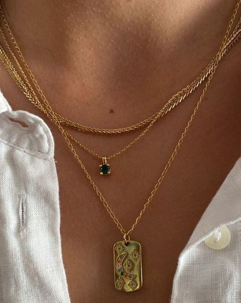 layered necklaces, necklace layering ideas, layered necklaces gold, layered necklaces silver Layered Necklaces Gold, Stacked Necklaces, Necklaces Gold, Dope Jewelry, Jewelry Lookbook, Stacked Jewelry, Layered Jewelry, Gold Necklace Layered, Girly Jewelry