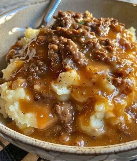 The Pioneer Woman - Ree Drummond | I've eaten this meal so many times, but NEVER this delicious | Facebook Ground Beef And Gravy, Hamburger Gravy Recipe, Beef And Gravy, Beef Gravy Recipe, Hamburger Gravy, Over Mashed Potatoes, Cooking With Ground Beef, Potato Gravy, Ground Beef And Potatoes