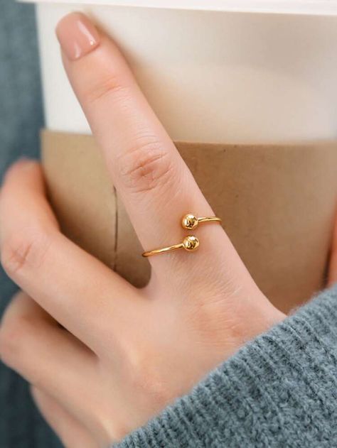 Pretty Rings Simple Gold, Classy Jewelry Rings, Simple Ring Designs Gold For Women, Women Rings Gold Design, Stylish Gold Rings For Women, Gold Ring Simple Design, Ring Designs Gold For Women, Gold Rings Designs For Women, Gold Finger Rings For Women