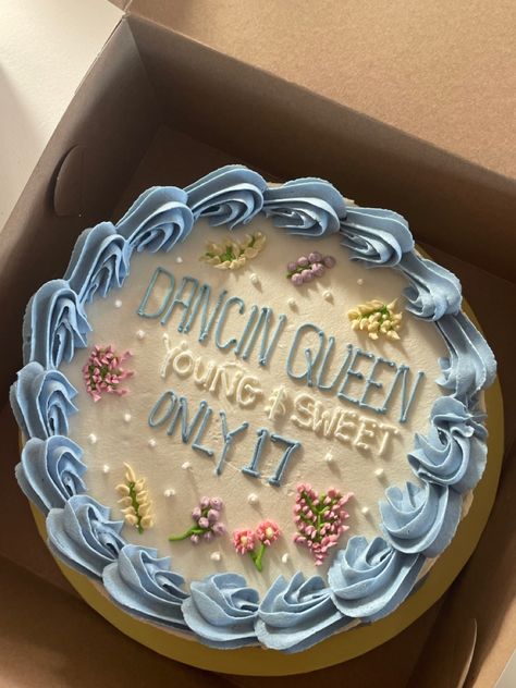 Dancing Queen Cake, 17 Doğum Günü, 17th Birthday Party Ideas, 17. Geburtstag, Tårta Design, Queen Cake, Catherine Tyldesley, 17 Birthday Cake, Seventeenth Birthday