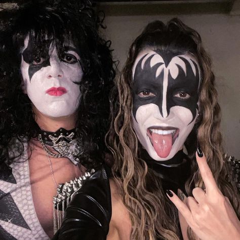 Gene Simmons and Paul Stanley couple makeup #halloweenmakeup #halloween #kiss Kiss Costume Couple, Kiss Inspired Outfits, Paul Stanley Makeup, Gene Simmons Costume, Kiss Halloween Costumes, Motley Crue Concert, Halloween Kiss, Ideas Disfraces, Kiss Costume