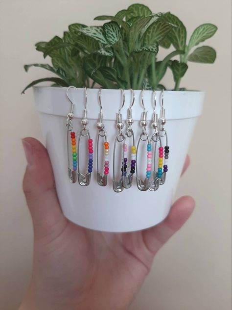 Safety pin LGBT pride flag earrings. Any pride flag available even if not listed, just leave a note. Safety Pin Crafts, Flag Earrings, Safety Pin Jewelry, Pride Jewellery, Pin Earrings, Safety Pin Earrings, Pride Rainbow, Diy Crafts To Do, Rainbow Earrings