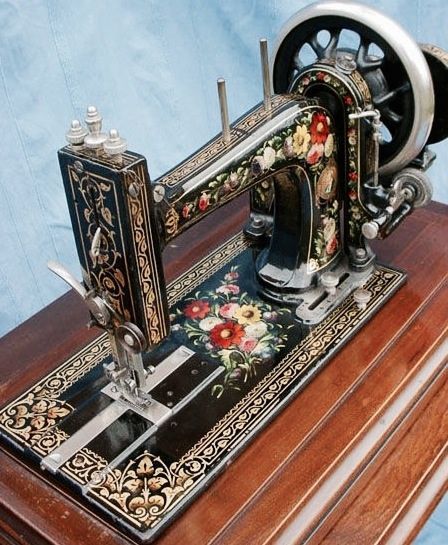 Vintage sewing machine. This is the most ornate beauty I've ever seen! (gaw) A Bradbury High Arm Family Combination c. 1902 Sew Ins, Treadle Sewing Machines, Vintage Sewing Notions, Old Sewing Machines, Antique Sewing Machines, Trendy Sewing, Vintage Sewing Machine, Sewing Machine Accessories, Vintage Sewing Machines