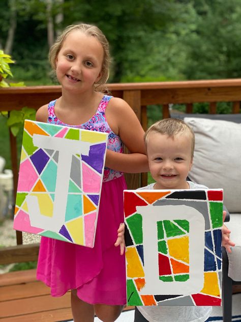 Rainbow Paint Birthday Party, Pizza And Painting Party, Art Activity For Birthday Party, Artistic Birthday Party, Art Party Pinata, Art Birthday Party Activities, Art Themed Birthday Party Ideas Crafts, Art Themed Party Games, Birthday Party Art Projects