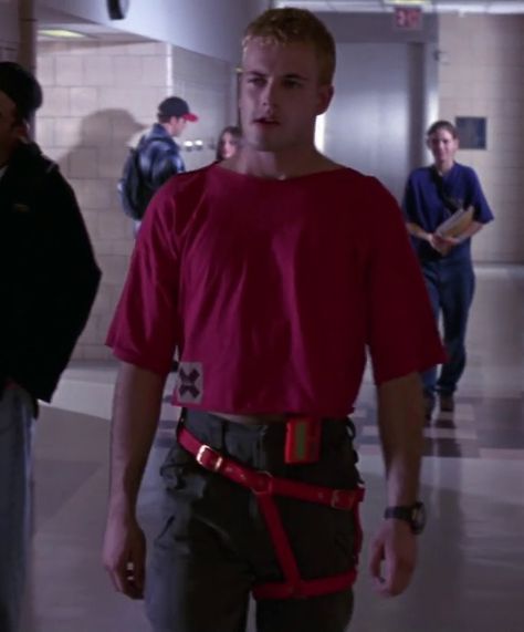 Hackers Movie Outfits, 90s Men In Crop Tops, 90s Men Crop Top, Hackers 1995 Fashion, Hackers Movie Aesthetic, Hackers Movie Fashion, Masculine Crop Top, 80s Crop Top Men, Mens Crop Top 80s