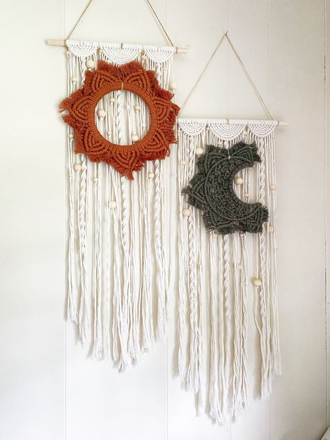 Sun And Moon Macrame, Macrame Sun, Macrame Moon, Moon Macrame, Diy Macramé, Macrame Hoop, Rainbow Macrame, Rear View Mirror Charm, Macrame Patterns Tutorials