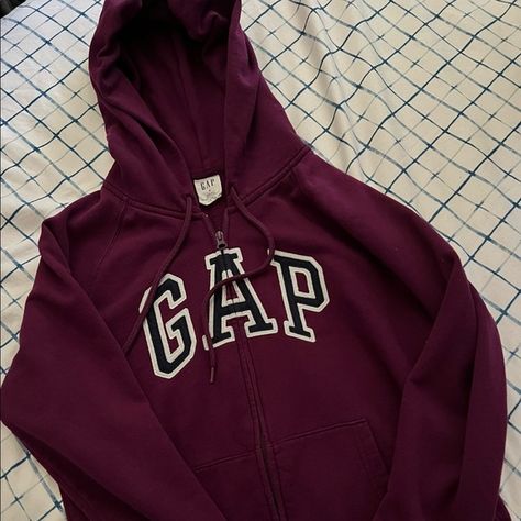 GAP JACKET Dark Red Hoodie, Maroon Outfit, Hoodie Gap, Gap Outfits, Maroon Jacket, Gap Jacket, Cute Jackets, Hoodie Outfit, Gap Jackets