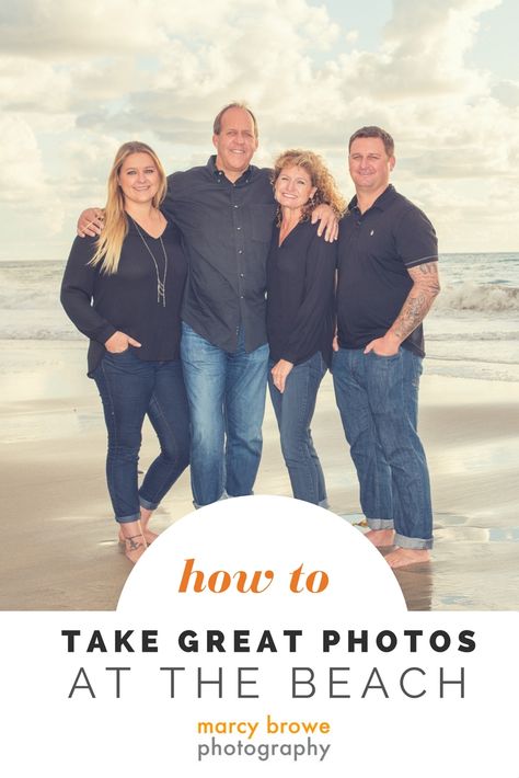 How to take photos at the beach: how to choose the right tide, using flash and seeking shade when needed. How To Take The Best Beach Photos, Beach Pictures Outfits Color Schemes, Beach Family Photo Poses, Fall Beach Outfits For Pictures, How To Take Beach Photos, Winter Beach Family Photos, Fall Beach Outfits, Family Beach Pictures Outfits, Winter Family Pictures