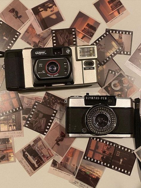 Old Electronics Aesthetic, Photography Aesthetic Polaroid, Antique Camera Aesthetic, Old Stuff Vintage Aesthetic, Flim Photo Aesthetic, Old Photographs Aesthetic, Vintage Polaroid Camera Aesthetic, Papershoot Camera Aesthetic, Photograph Aesthetic Vintage