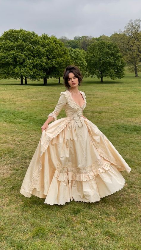 Couture, Victorian Dresses Aesthetic, French Ball Gown, Heavenly Dress, Royal Ball Gown, 1700s Dress, Victorian Ball Gowns, Duchess Dress, Victorian Gowns