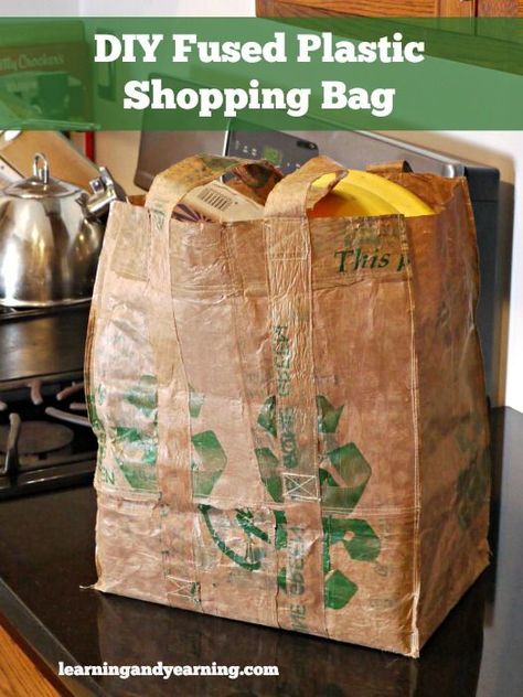 Upcycling, Diy Reusable Bags, Plastic Bags Diy, Reusable Grocery Bags Diy, Diy Reusable Grocery Bags, Diy Recycle Plastic, Diy Grocery Bags, Reuse Plastic Bags, Plastic Bag Crafts