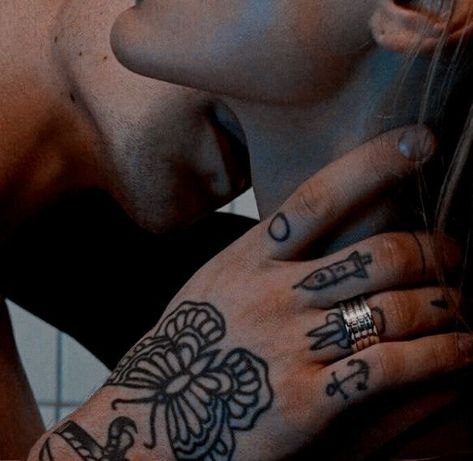 Male and female in seductive and possessive embrace. tattooed male hand around female's neck. Romance Books, Dark Romance Books, Character Aesthetic, Couple Aesthetic, Cute Relationships, Cute Couple Pictures, Cute Couples Goals, Book Aesthetic, Couple Pictures