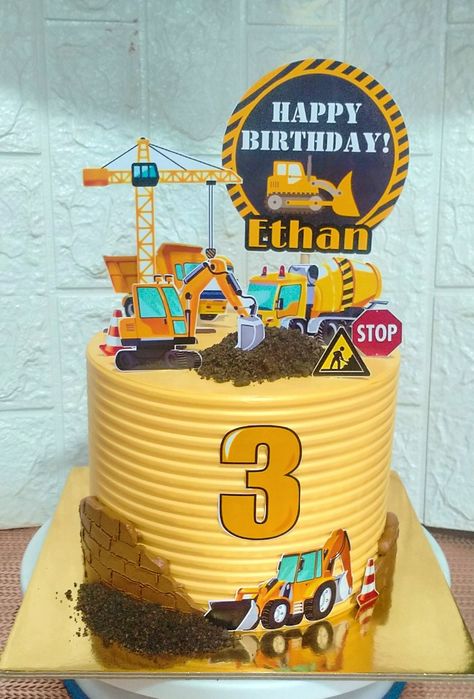 Construction Birthday Cake Ideas, Construction Cake Design, Topper Eskavator, Construction Theme Birthday Party Cake, Construction Cake For Boys, 3rd Birthday Cake For Boy, Under Construction Cake, Construction Cake Ideas, 3rd Birthday Cakes For Boys