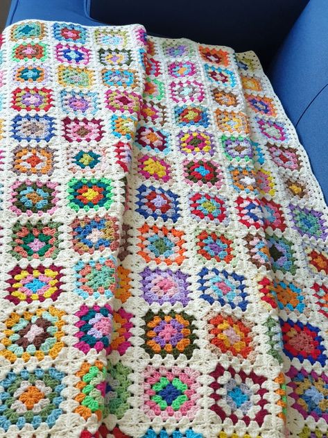 Christmas Crochet Blanket, Granny Square Haken, Crochet Square Blanket, Crochet Blanket Pattern Easy, Crochet Cushion Cover, Crochet Blanket Designs, Crochet Throw Blanket, Crochet Granny Square Blanket, Crochet Quilt