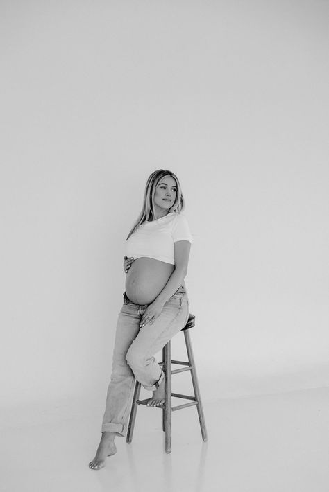 White Back Drop Maternity Shoot, Denim Jeans Maternity Photoshoot, Studio Session Maternity, Maternity Studio Photoshoot Couple Jeans, Studio Maternity Shoot Outfit Ideas, Maternity Photo Shoot Jeans Outfit, Maternity Shoot Outfit Ideas Casual, White T Shirt Maternity Shoot, Maternity Photo Shoot Ideas Calvin Klein