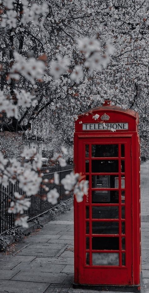 Aesthetic London Wallpaper for iPhone: Iconic Cityscape Vibes! London City View, London In April, London Phone Booth, Paddington London, Cityscape Wallpaper, London Wallpaper, England Aesthetic, Aesthetic London, Visiting London