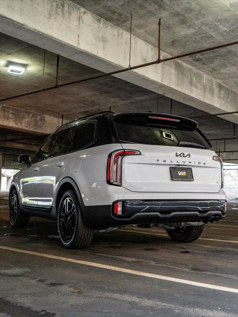 Rear angle view of a 2023 Kia Telluride with a black roof wrap and chrome delete trim accents. Kia Telluride 2024, Kia Telluride Accessories, Telluride Kia, 2023 Kia Telluride, Car Interior Design Sketch, Kia Telluride, Wallpaper Car, Vinyl Roofing, 2024 Goals