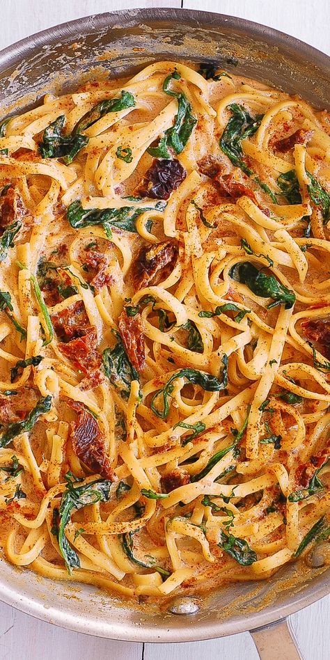 Essen, Alfredo Sauce With Sun Dried Tomatoes, Linguine Pasta Recipes, Creamy Linguine, Sweet Potato Noodle Salad, Veggie Pasta Recipes, Meatless Pasta, Spinach Alfredo, Pasta Recipes Alfredo