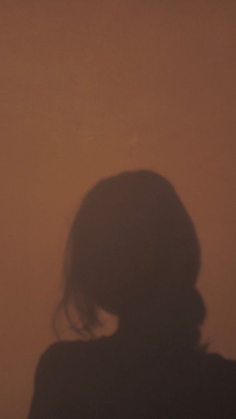 Shadow Pics Aesthetic, Girl Shadow Aesthetic, Bayangan Aesthetic, Shadow Pics, Shadow Girl, Shadow Shadow, Photographie Indie, Mattheo Riddle, Girl Shadow
