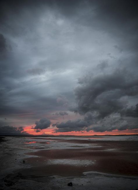 Sky And Sunset, Photo Ciel, Mountains At Night, Sea Pictures, Dramatic Sky, Sky Images, Stormy Sky, Clouds Photography, Cuadros Star Wars