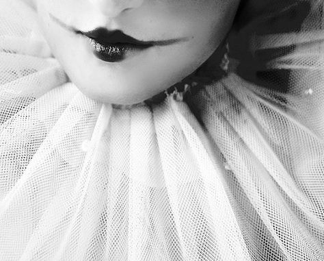 Huuled Pantomime, Pierrot Clown Aesthetic, Vintage Clown Aesthetic, Goth Jester, Clown Goth, Victorian Clown, Evil Pirate, Goth Clown, Pierrot Costume