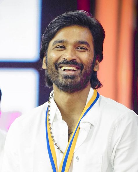 Dhanush Hairstyle, Dhanush Mass Images, Love Story Video, Cute Love Story Video, Photoshop Backgrounds Free, Dark Images, Cute Black Wallpaper, Actor Picture, Love Couple Photo
