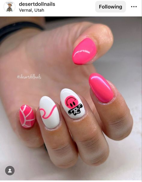 Nashville Nails Bachelorette, Cowboy Hat Nails Design, Fake Nail Ideas Summer, Really Short Natural Nails, Luke Combs Nail Ideas, Costal Cowgirl Nails, Cowboy Theme Nails, Neon Western Nails, Lainey Wilson Nails