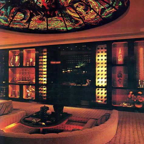 Diy Conversation Pit, Sunken Living Room 70s, Conversation Pit 70's, 70s Conversation Pit, 80s Living Room, Living Room 70s, Conversation Pits, Dream House Bedroom, Passion Pit