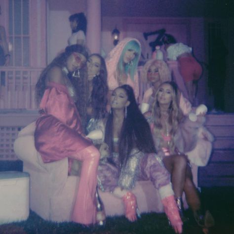 6/7 💍💍💍💍💍💍 Alexa Luria, Ariana Grande 7 Rings, Ariana Grande Album, Music Journal, Thank U Next, Tiny Elephant, Ariana G, Polaroid Photos, 7 Rings