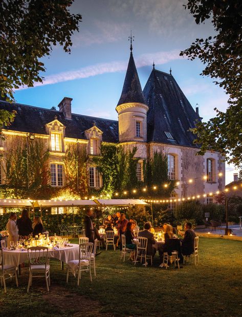 France Castle Wedding, French Mansion Garden, Wedding Venues Chateau, Wedding Chateau France, Castle Venue Wedding, France Wedding Venues French Chateau, Castle Party Aesthetic, Chateau Wedding Reception, European Garden Wedding Aesthetic