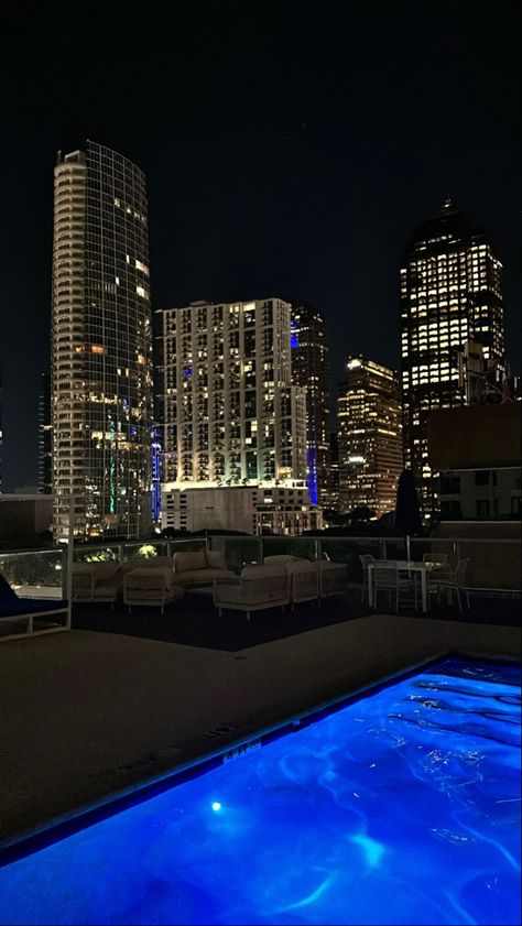 #dallas #city #downtown #rooftop Roof Top View City Night, Houston Night Aesthetic, Downtown La At Night, Downtown Dallas Aesthetic, Dallas At Night, Rooftop Pics, Pretty Sunsets, City Rooftop, City View Night