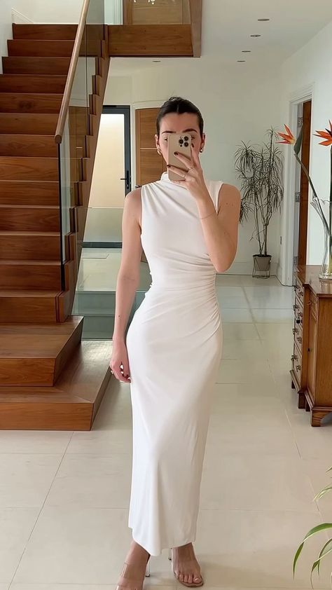 Graduation Ootd Outfit Ideas, Simple White Dress Graduation, White Dress Outfit Classy Elegant, White Graduation Dress Midi, Elegant Graduation Outfit, Coctail Dresses 2024, Graduation Outfit White, Graduation Outfit Ideas Dress, Simple Graduation Dresses