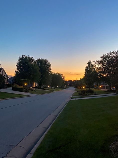 Sunset Suburbs Aesthetic, Neighborhood Street Aesthetic, Gloomy Summer Aesthetic, Suburbs Aesthetic, Aesthetic Insta Pics, Neighborhood Aesthetic, Pic Inspo Aesthetic, Insta Pic Ideas, Usa Street