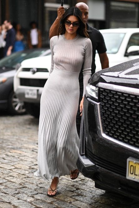 Simple Long Dress, Street Style Shop, Kendall Style, New York Street Style, Street Dress, Nyfw Street Style, Kendall Jenner Outfits, Jenner Outfits, Jenner Style