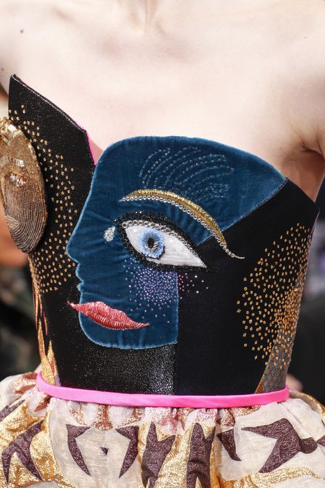 Schiaparelli Fall 2016 Couture Accessories Photos - Vogue Detail Couture, Cl Fashion, 2016 Couture, Elsa Schiaparelli, Couture Accessories, Couture Details, Inspiration Mode, Couture Runway, Dolce E Gabbana