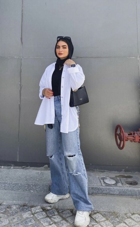 Outfits Palazo Jeans Hijab, Black Chemise Outfit Hijab, Muslim Jeans Outfits, Hejap Style Outfit Summer 2023, Modest Jeans Outfit Hijab, Wide Leg Jeans Outfit Modest, White Shirt And Jeans Outfit Hijab, Hijab Summer Outfits 2023, Outfit For Hijab Girl