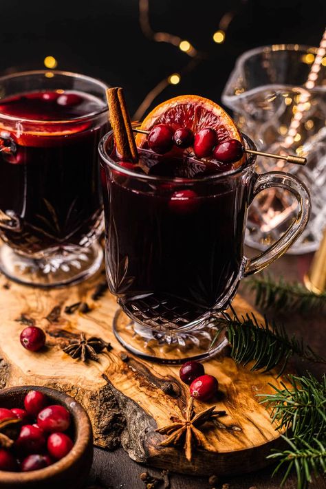 Spiced Mulled Wine Recipe Mulled Wine Wedding, Spiced Mulled Wine Recipe, Best Mulled Wine Recipe, Easy Holiday Drinks, Types Of Red Wine, Holiday Sangria, Mulled Wine Recipe, Fruity Wine, Spiced Wine