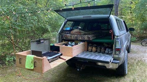 Truck Bed Camping Setup: EASY Weekend Getaways - YouTube Truck Bed Camp Kitchen, Pickup Camping Truck Bed, Ute Storage Ideas Truck Bed, Pick Up Truck Living, Tacoma Truck Bed Storage, Trunk Camping Setup, Camping Car Setup, Truck Bed Conversion, Camping In A Truck Bed