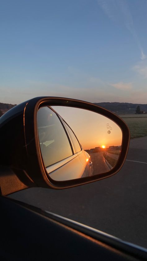 Early Morning Drive Aesthetic, Aesthetic Driving Pics, Driving Background, Car Vibes Aesthetic, Early Morning Aesthetic, Beach Fotos, Car View, Vw Up, Cars Aesthetic