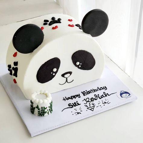 Panda Birthday Cakes, Cake Panda, Cookie Gift Basket, Happy Birthday Cookies, Panda Birthday Cake, Dome Cake, Birthday Cake For Boyfriend, Panda Cake, Food Gift Box