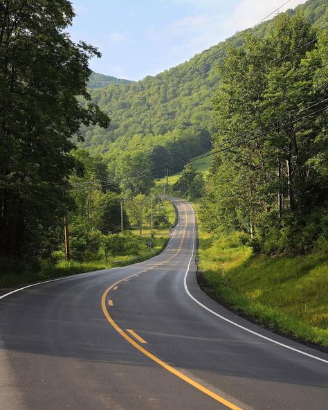 Nature, Nature Road Background, Beautiful Roads Photography, On The Way Road Pics, Road Asthetic Picture, Roads Aesthetic, Day Trips From Nyc, Road Pic, Background Road