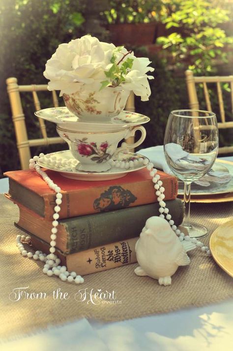 "Miss to Mrs" bridal shower | CatchMyParty.com Books And Flowers, Fiesta Shower, Vintage Tea Parties, Tafel Decor, Bridal Tea Party, Vintage Bridal Shower, Tea Party Theme, Tea Party Wedding, Tea Party Decorations