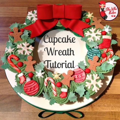 Cupcake Wreath Tutorial Baking, Cupcake Wreath, Christmas Cupcakes, Wreath Tutorial, Christmas Cake, Christmas Tree Skirt, Birthday Cake, Christmas Tree, Holiday Decor