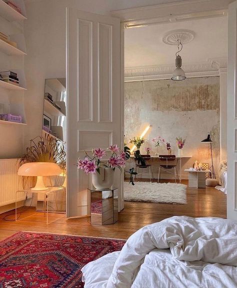 Dream Rooms, Flowers In Vases, Wooden Floors, Dream House Interior, House Room, Apartment Inspiration, Room Inspiration Bedroom, Dream House Decor, A Living Room